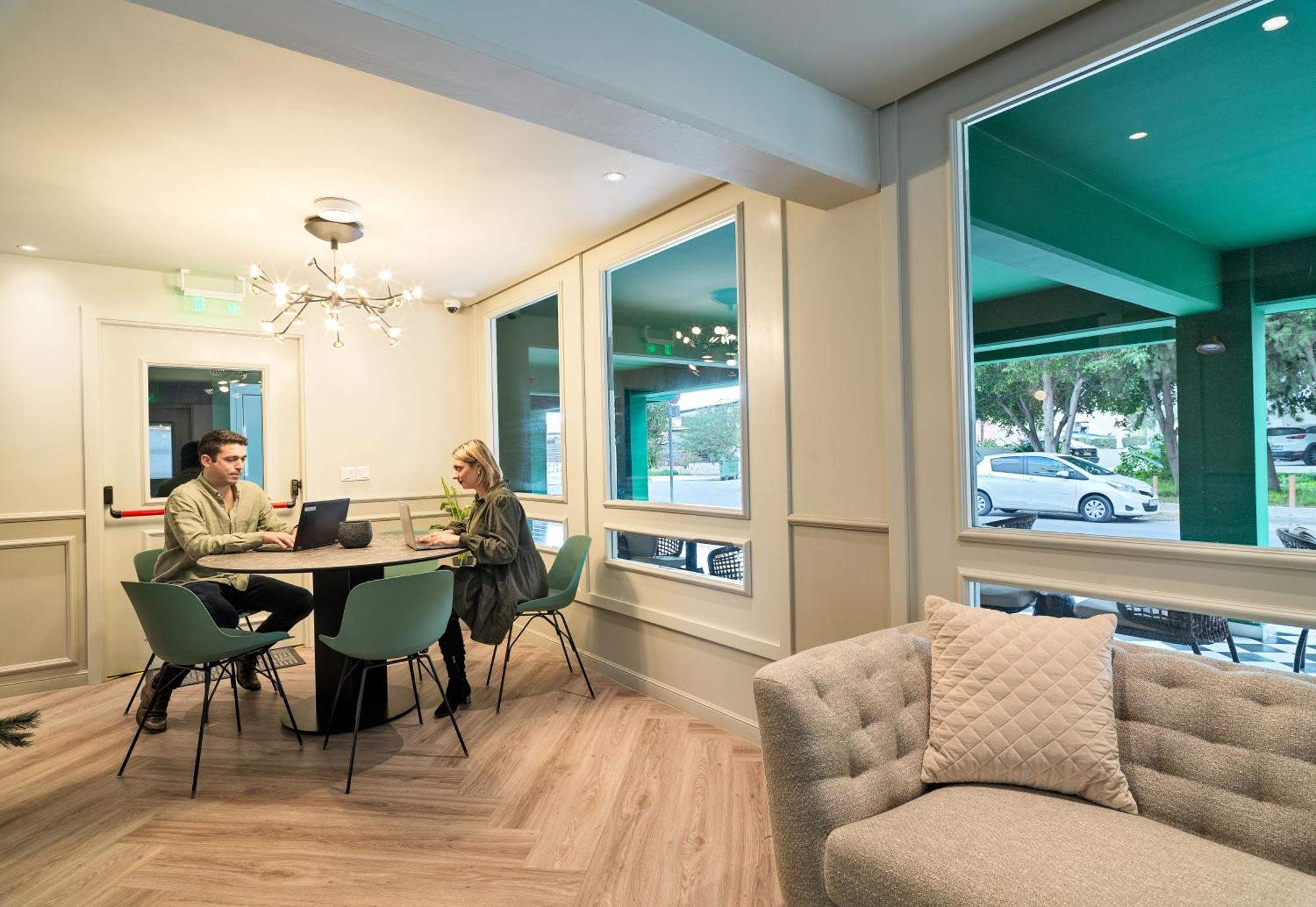 Liv The City Suites Adults Only ลาร์นาคา ภายนอก รูปภาพ