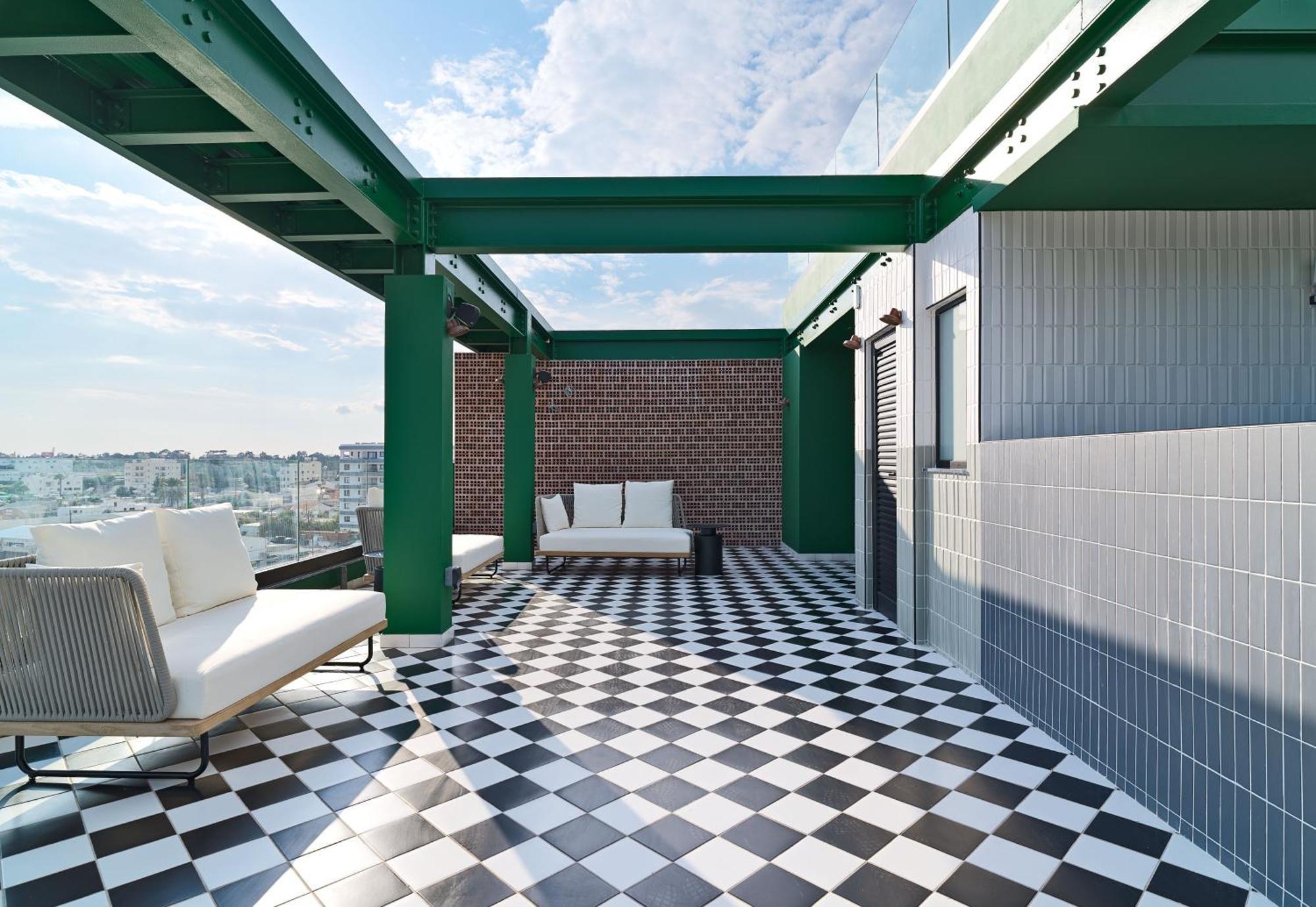 Liv The City Suites Adults Only ลาร์นาคา ภายนอก รูปภาพ