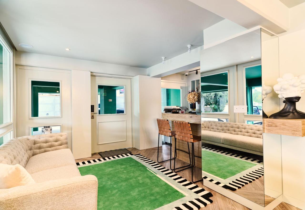 Liv The City Suites Adults Only ลาร์นาคา ภายนอก รูปภาพ