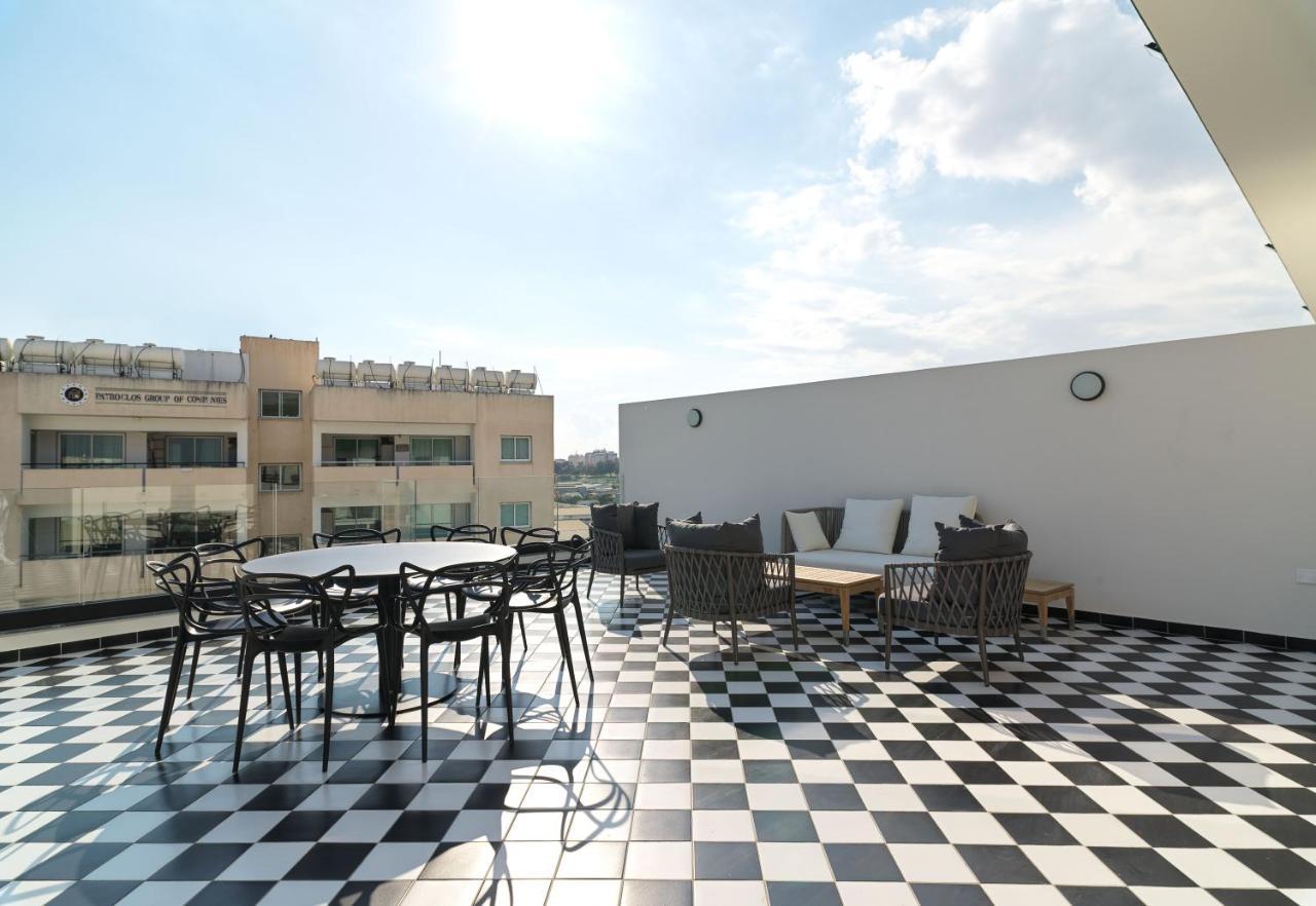 Liv The City Suites Adults Only ลาร์นาคา ภายนอก รูปภาพ