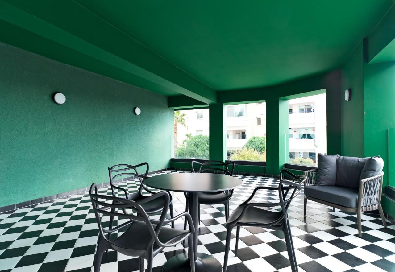Liv The City Suites Adults Only ลาร์นาคา ภายนอก รูปภาพ
