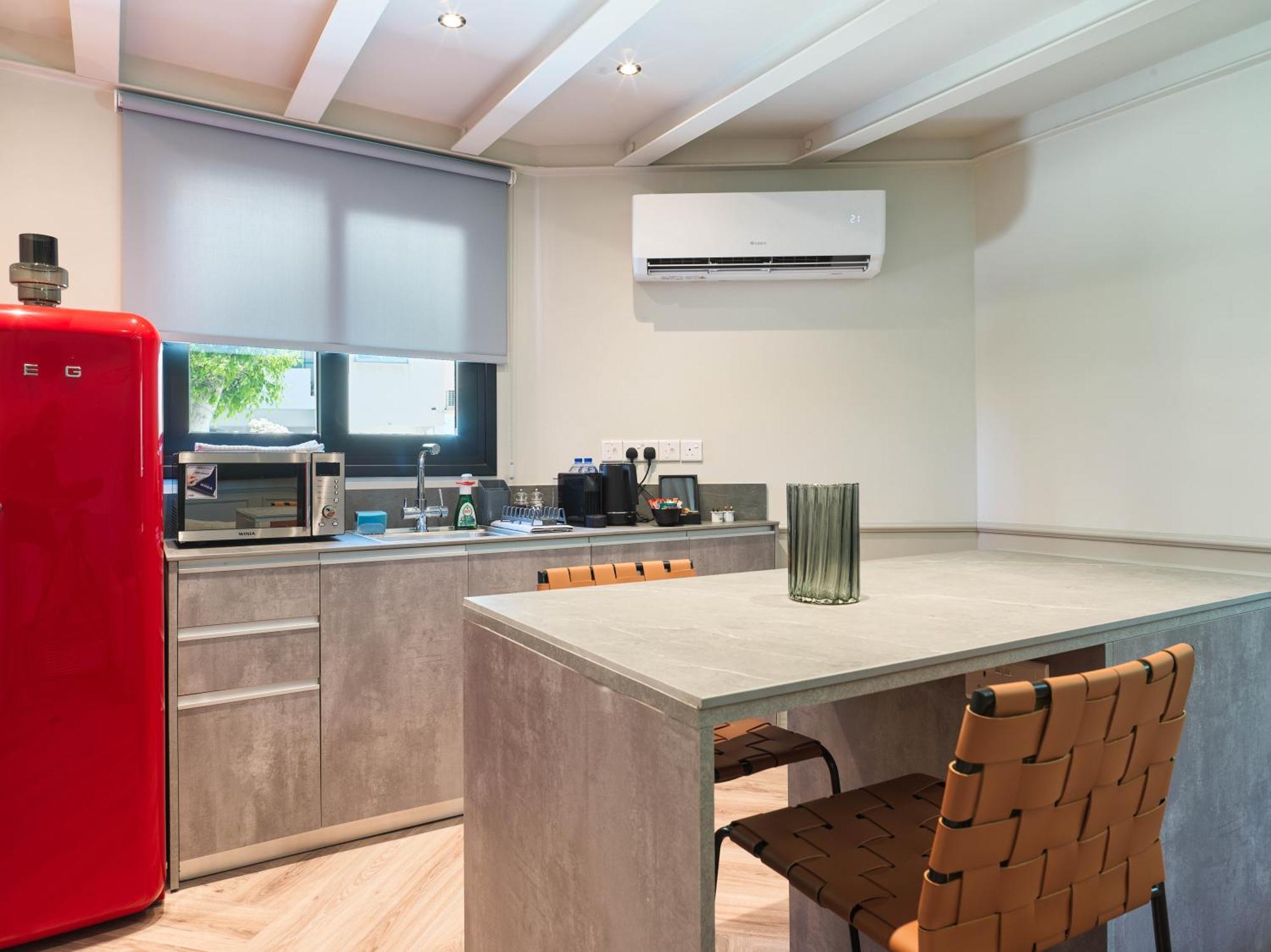 Liv The City Suites Adults Only ลาร์นาคา ภายนอก รูปภาพ
