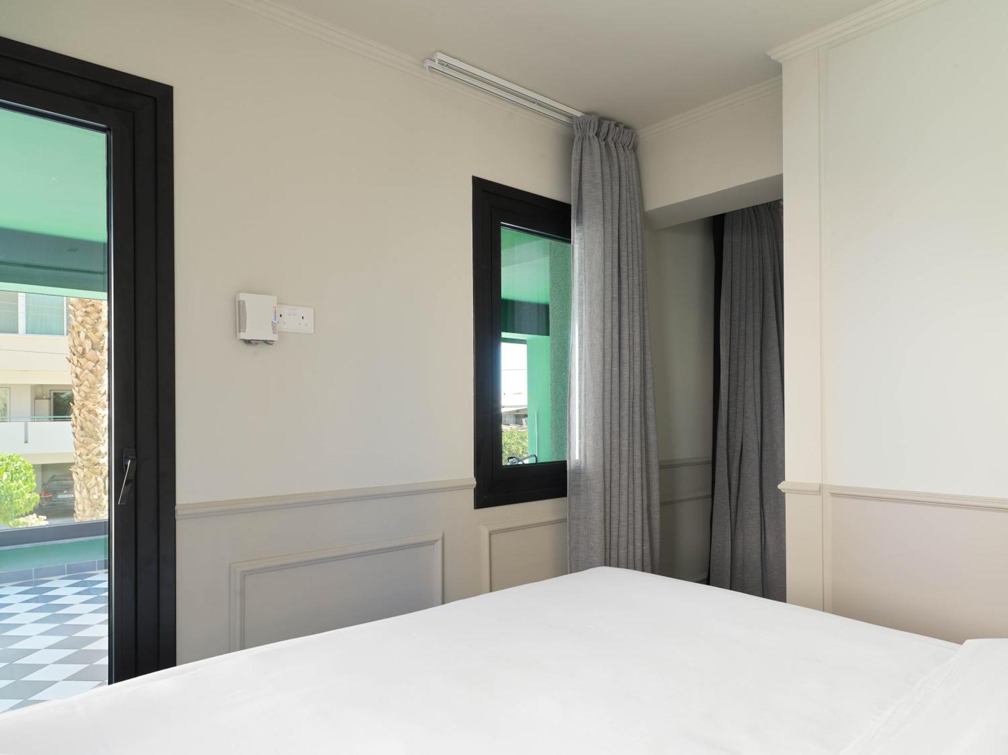 Liv The City Suites Adults Only ลาร์นาคา ภายนอก รูปภาพ