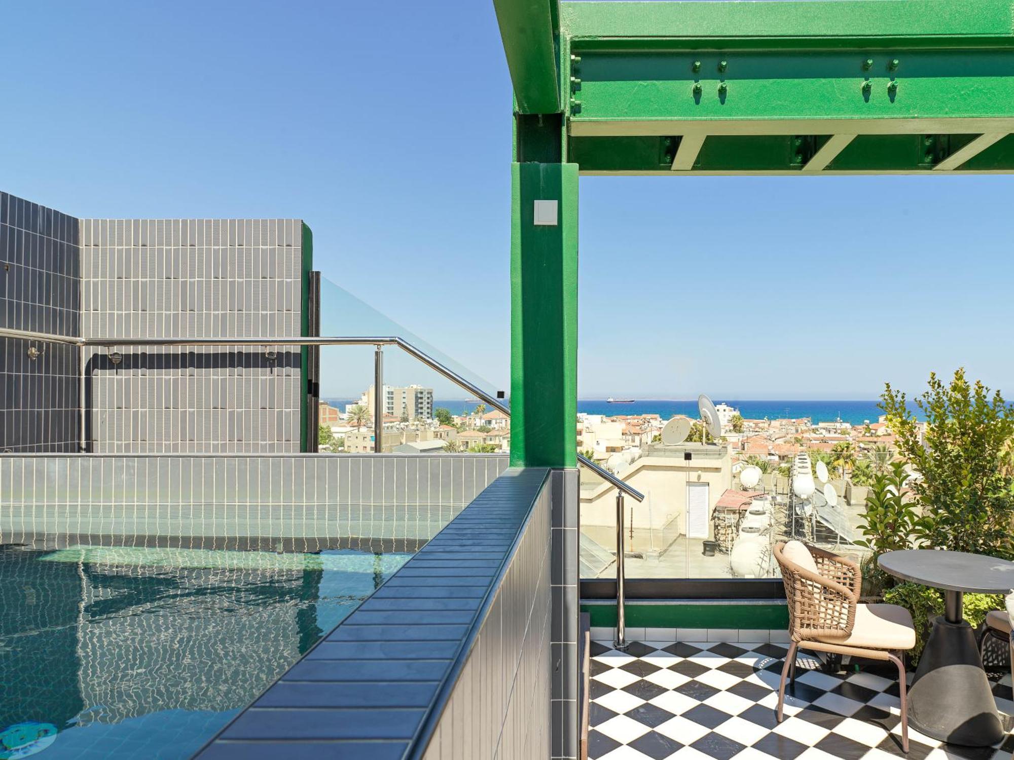 Liv The City Suites Adults Only ลาร์นาคา ภายนอก รูปภาพ